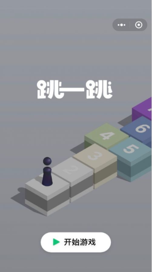 湖南一男子车祸去世，举行葬礼时，爷爷拿着锤子闯进灵堂，朝着孙子的脑袋砸过去
